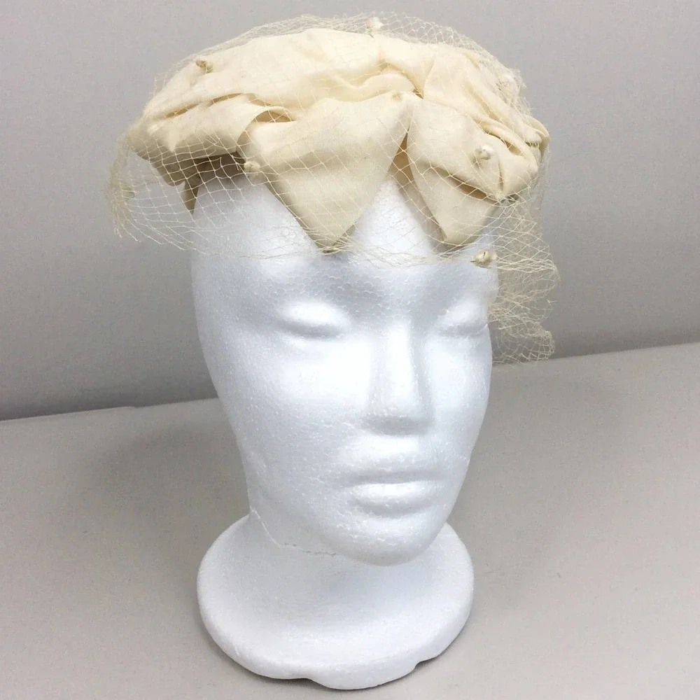 Vintage Women's Chiffon Pillbox Hat Lace Overlay Ruffled Ivory Cream 50s 60s